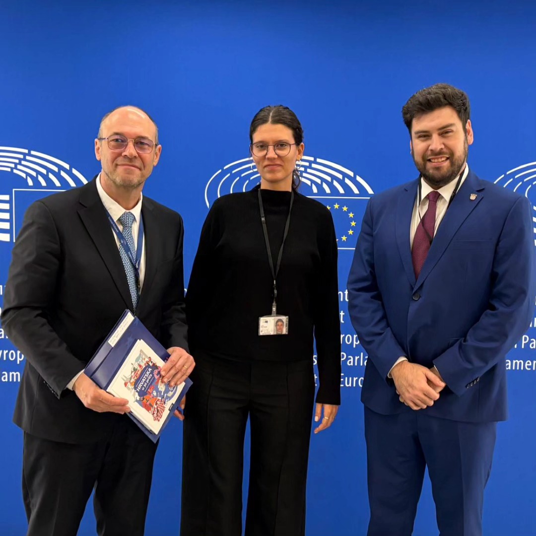 U uredu zastupnika Stiera nova stažistica iz Argentine